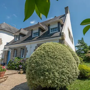 Des Fleurs D'ajoncs Bed & Breakfast